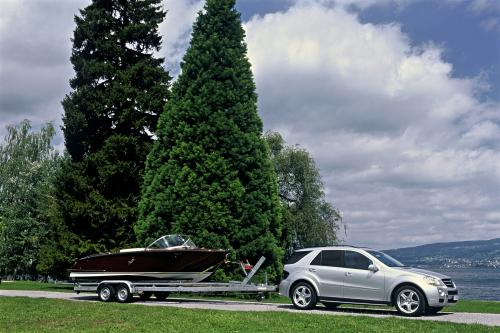 Mercedes-Benz ML63 AMG (2006) - picture 17 of 39