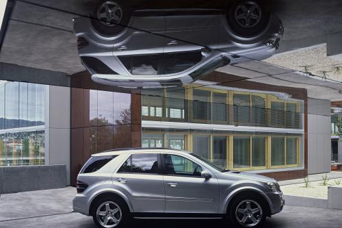 Mercedes-Benz ML63 AMG (2006) - picture 33 of 39