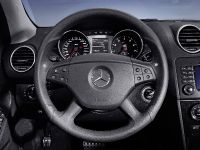 Mercedes-Benz ML63 AMG (2006) - picture 26 of 39
