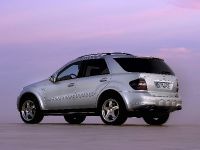 Mercedes-Benz ML63 AMG (2006) - picture 29 of 39