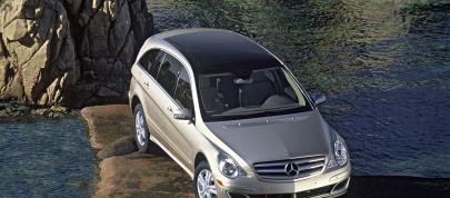 Mercedes-Benz R500 (2006) - picture 4 of 45