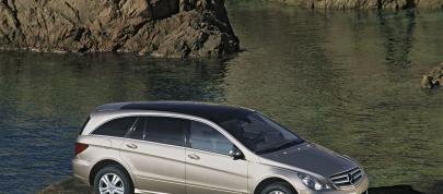 Mercedes-Benz R500 (2006) - picture 7 of 45