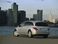 Mercedes-Benz R500 (2006) - picture 30 of 45