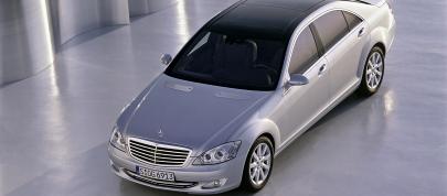 Mercedes-Benz S-Class (2006) - picture 4 of 93