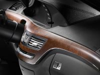 Mercedes-Benz S-Class (2006)