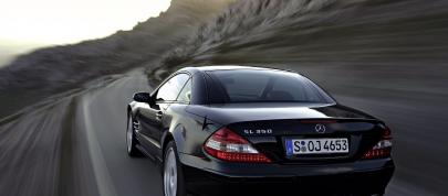 Mercedes-Benz SL350 (2006) - picture 12 of 22