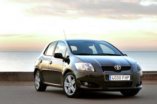 Toyota Auris (2006) - picture 1 of 11