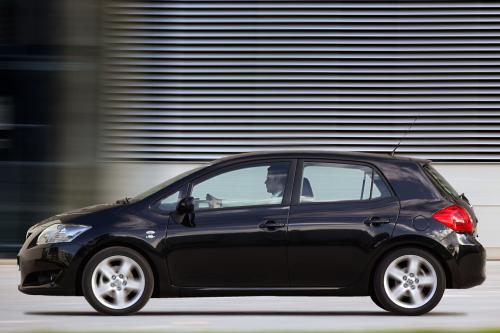 Toyota Auris (2006) - picture 8 of 11