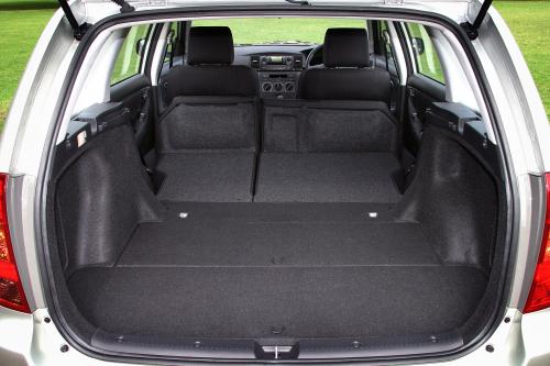 Toyota Corolla (2006) - picture 8 of 12