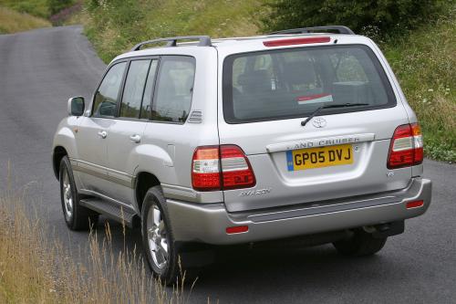 Toyota Land Cruiser Amazon (2006) - picture 8 of 9