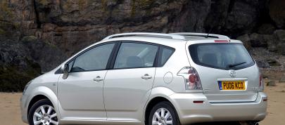 Toyota Verzo (2006) - picture 4 of 5