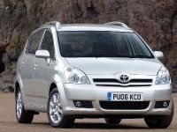 Toyota Verzo (2006) - picture 2 of 5