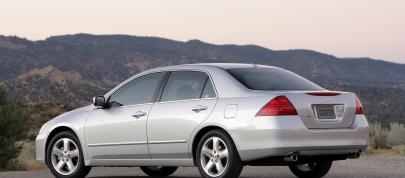 Honda Accord Sedan EX-L (2007) - picture 12 of 17