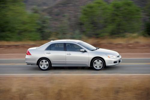 Honda Accord Sedan EX-L (2007) - picture 8 of 17