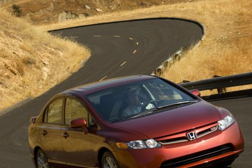 Honda Civic Si Sedan (2007) - picture 8 of 18