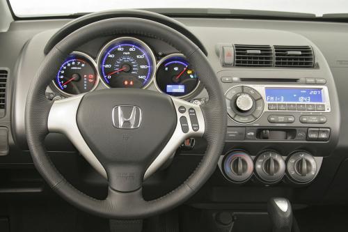 Honda Fit (2007) - picture 8 of 10
