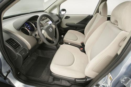 Honda Fit (2007) - picture 9 of 10