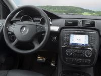 Mercedes-Benz R 63 AMG (2007) - picture 38 of 59