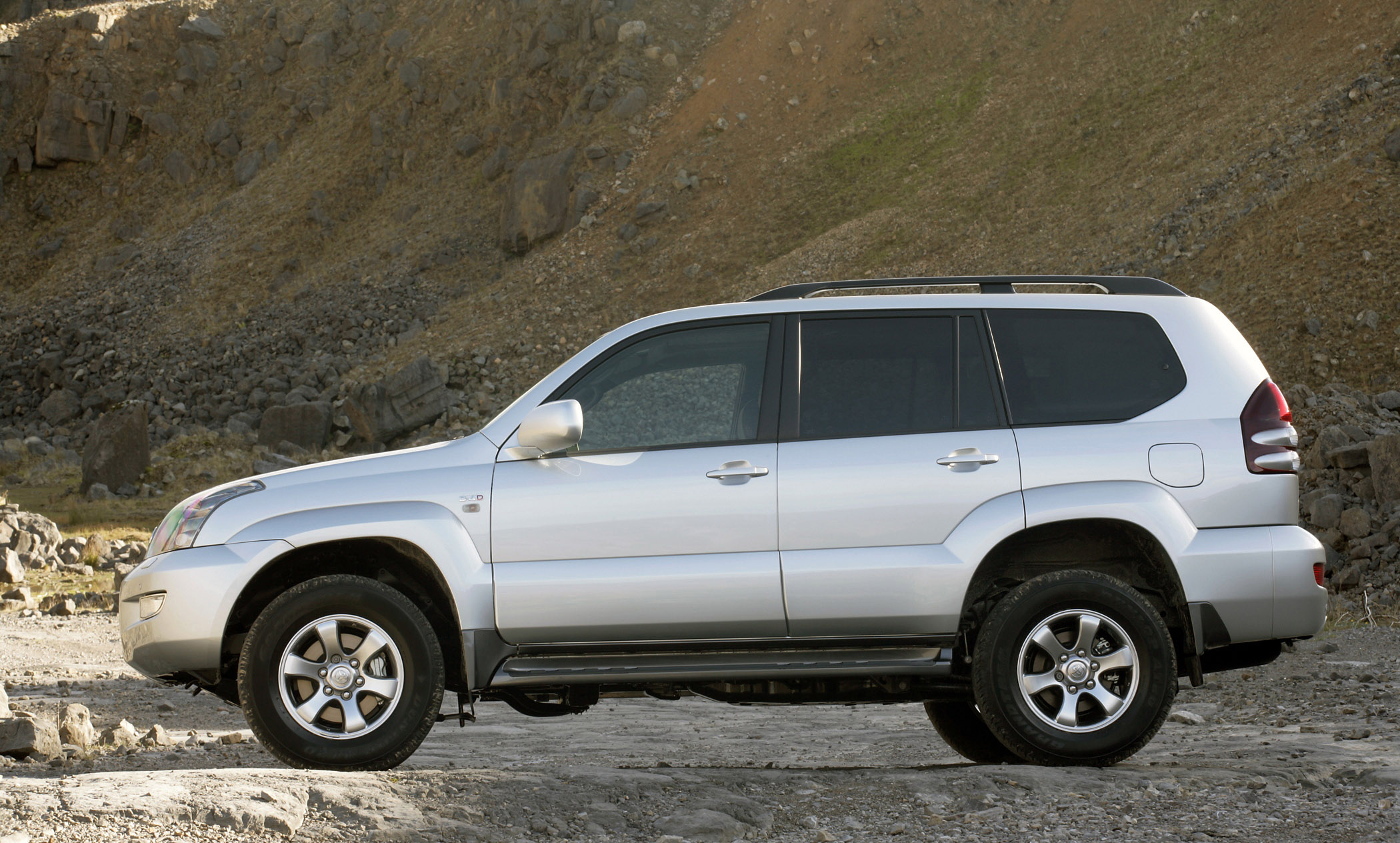 Toyota Land Cruiser Invincible