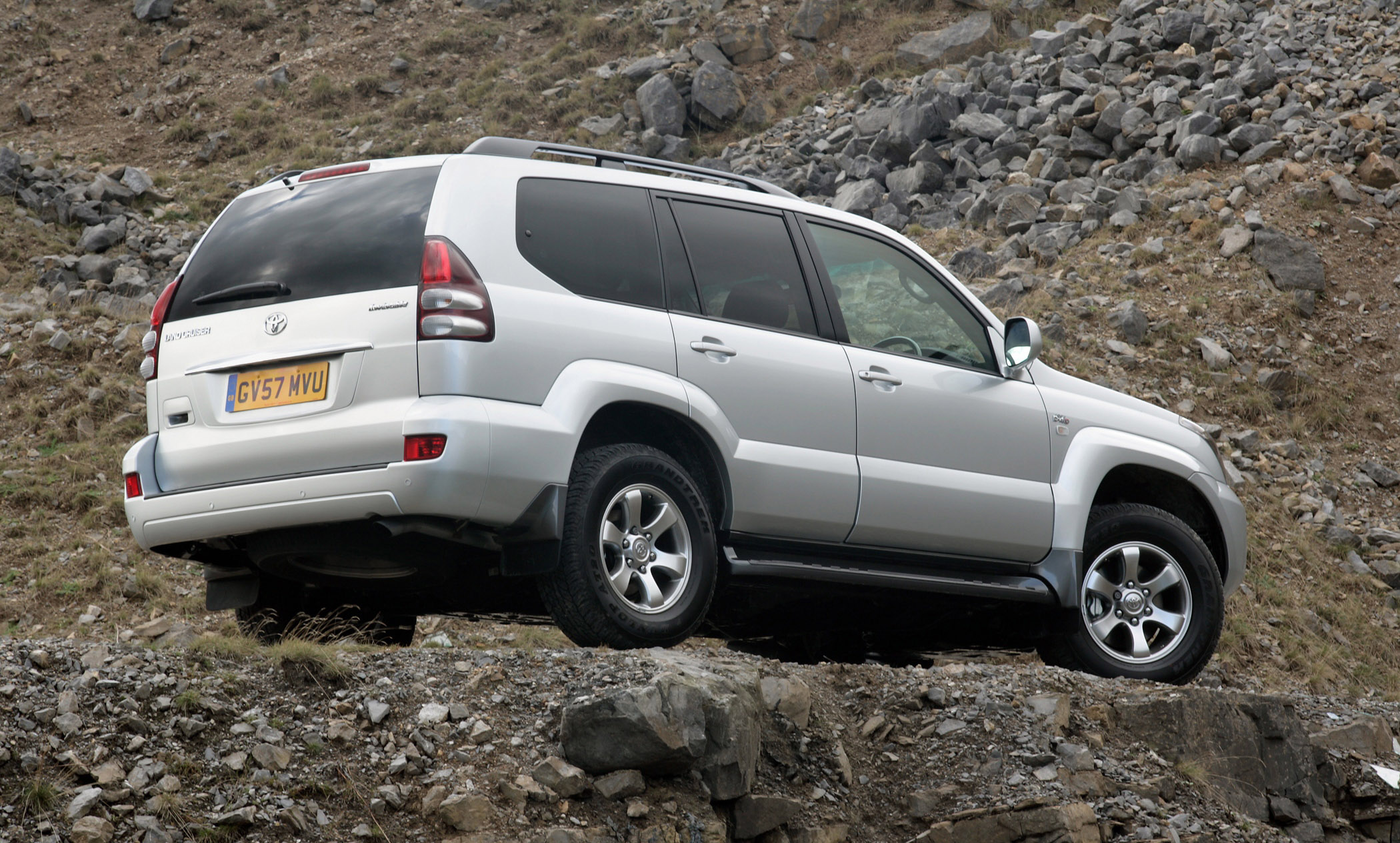 Toyota Land Cruiser Invincible