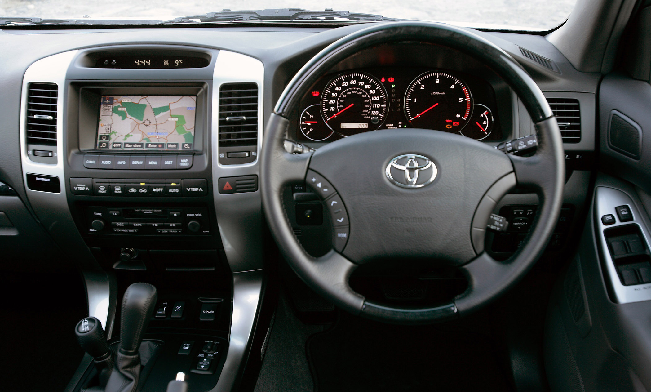 Toyota Land Cruiser Invincible