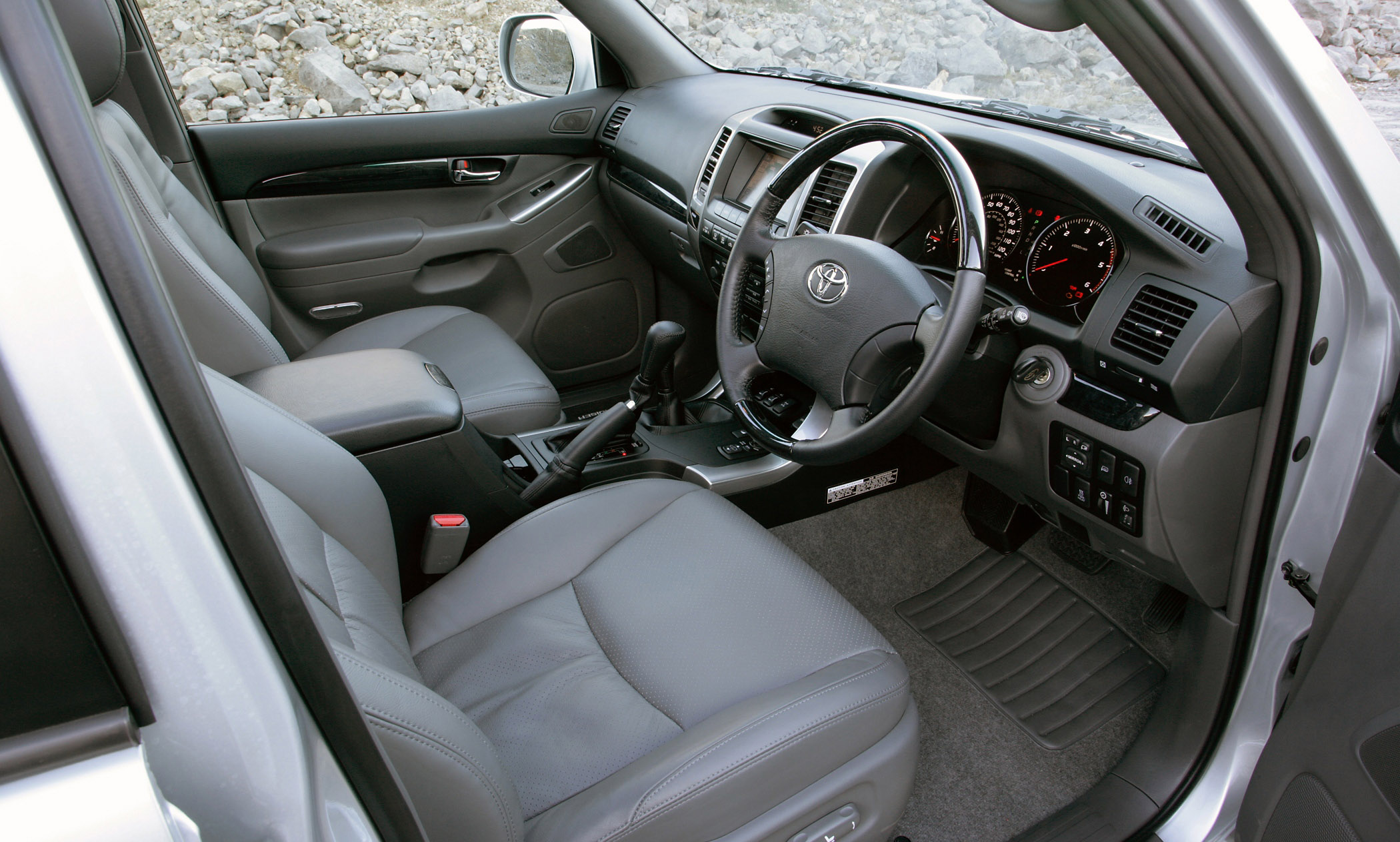 Toyota Land Cruiser Invincible