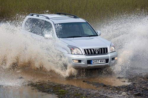 Toyota Land Cruiser Invincible (2007) - picture 1 of 17