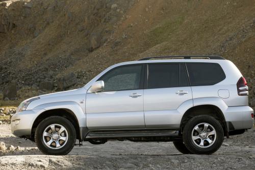 Toyota Land Cruiser Invincible (2007) - picture 9 of 17
