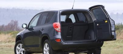 Toyota RAV4 XT-R (2007) - picture 4 of 6