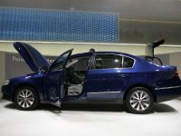 Volkswagen Passat BlueMotion (2007) - picture 2 of 4