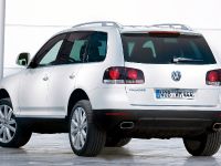 Volkswagen Touareg Blue TDI (2007) - picture 2 of 2