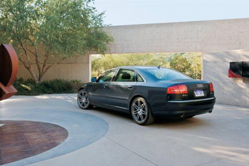 Audi A8 L (2008) - picture 8 of 12