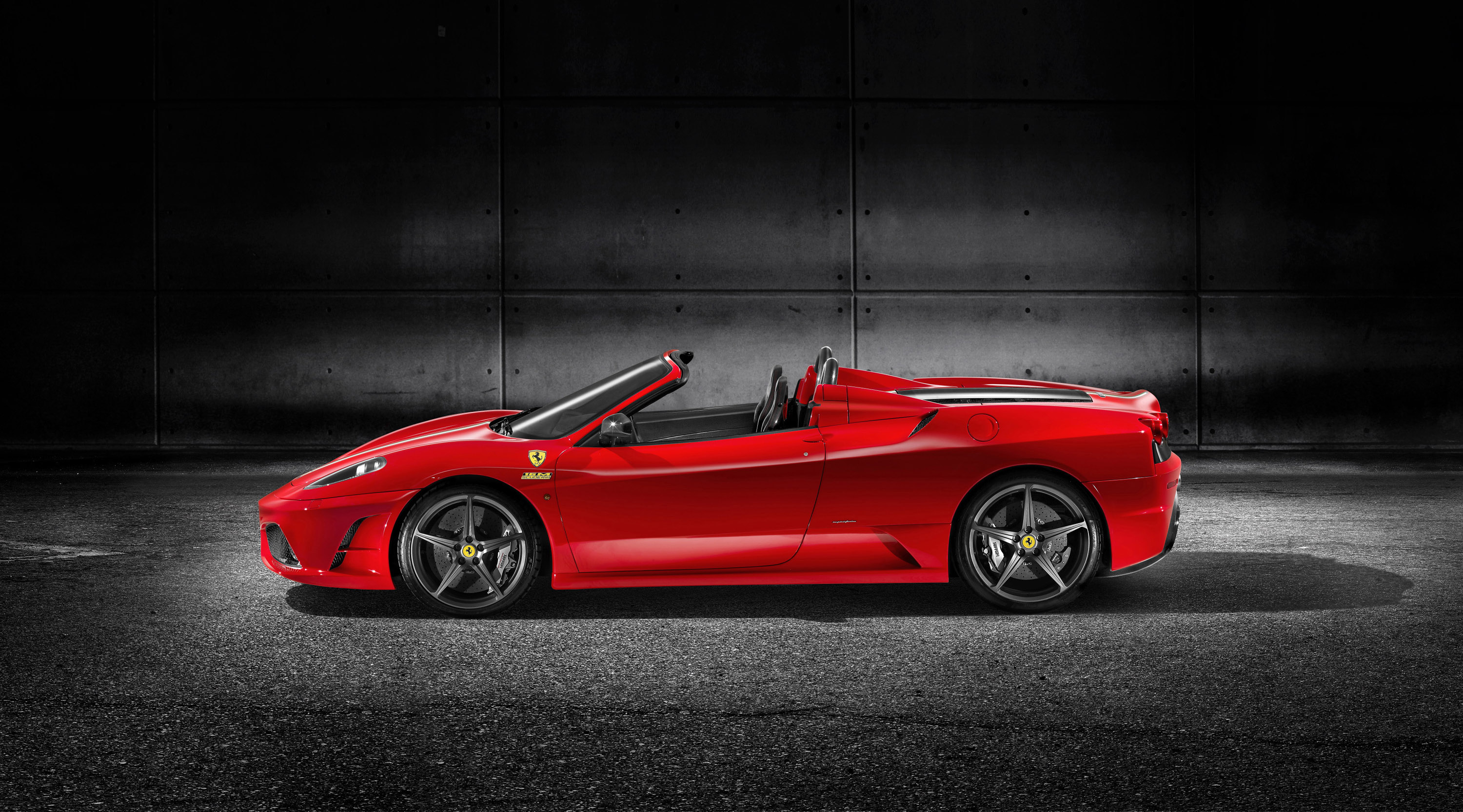 Ferrari Scuderia Spider 16M