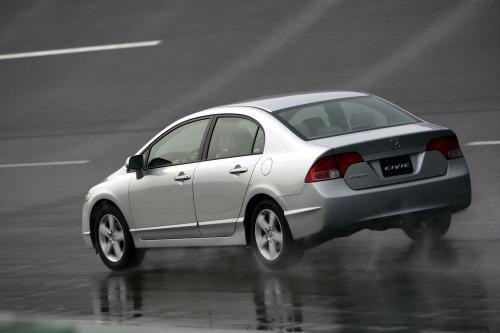 Honda Civic Sedan (2008) - picture 9 of 28