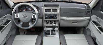 Jeep Liberty Limited (2008) - picture 4 of 14