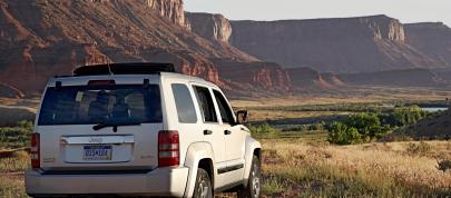 Jeep Liberty Limited (2008) - picture 7 of 14