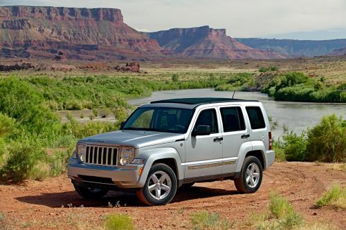 Jeep Liberty Limited (2008) - picture 8 of 14