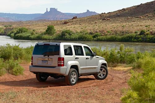 Jeep Liberty Limited (2008) - picture 9 of 14