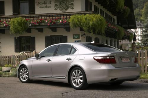 Lexus LS 460 (2009) - picture 1 of 24