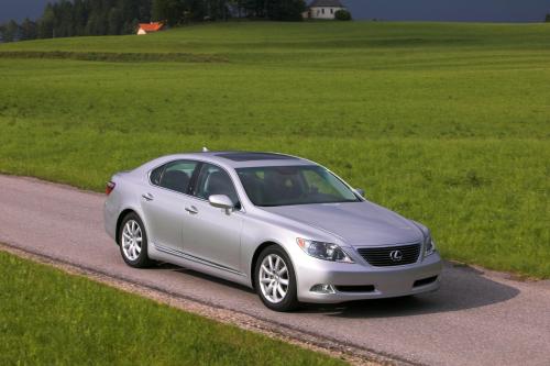 Lexus LS 460 (2009) - picture 8 of 24