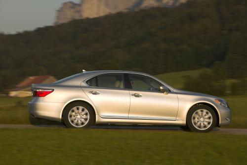 Lexus LS 460 (2009) - picture 17 of 24