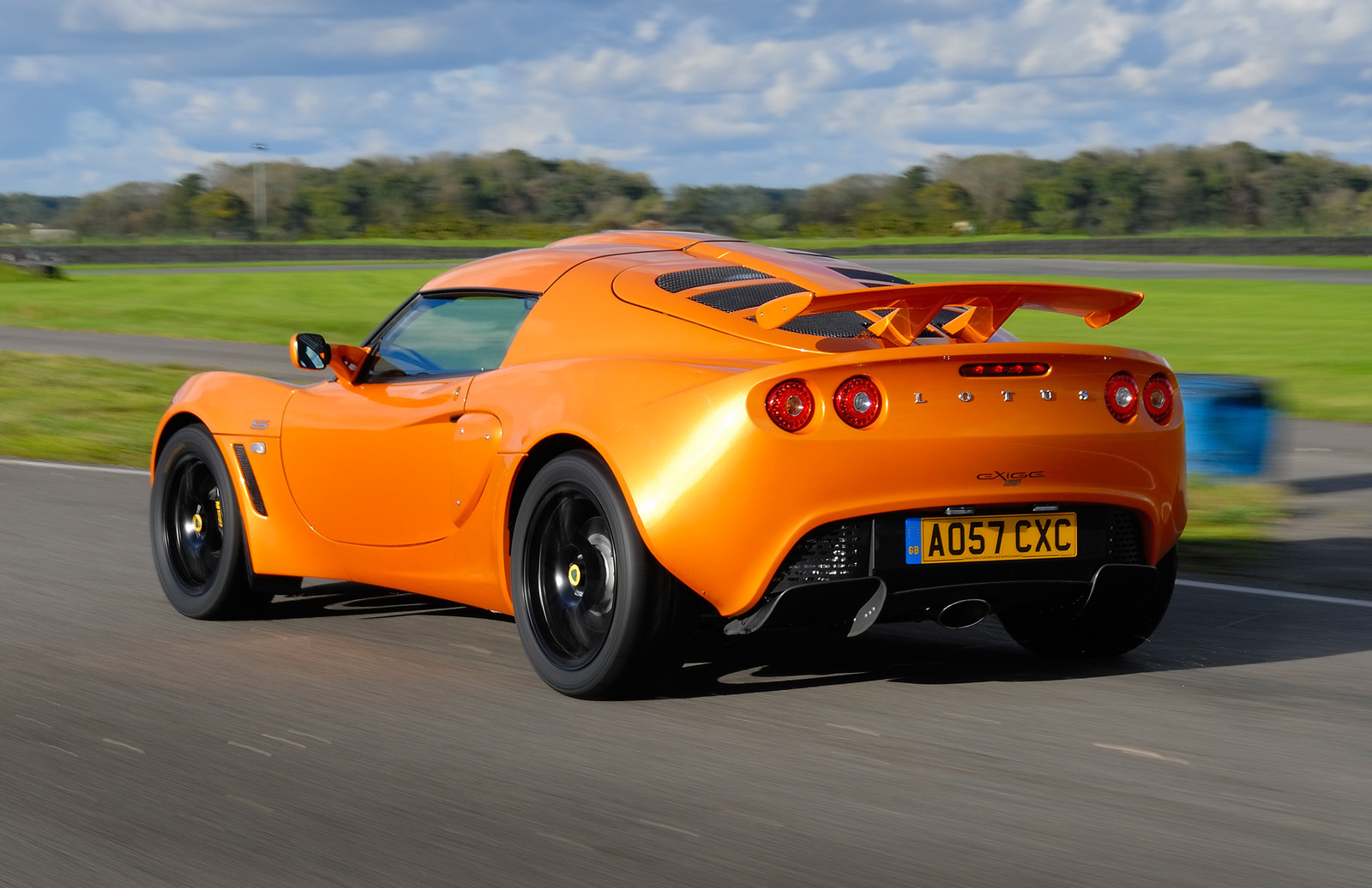 Lotus exige Р¶РµР»С‚С‹Р№