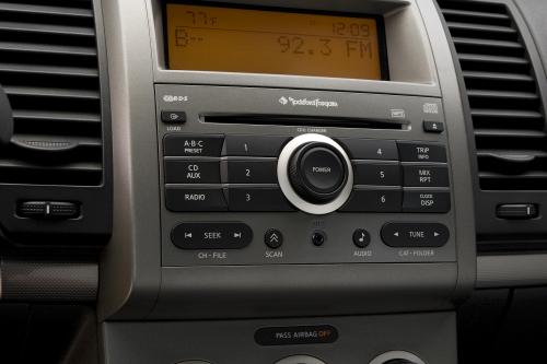 Nissan Sentra SE-R (2008) - picture 9 of 12