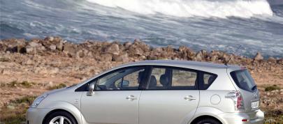 Toyota Corolla Verso (2008) - picture 7 of 9