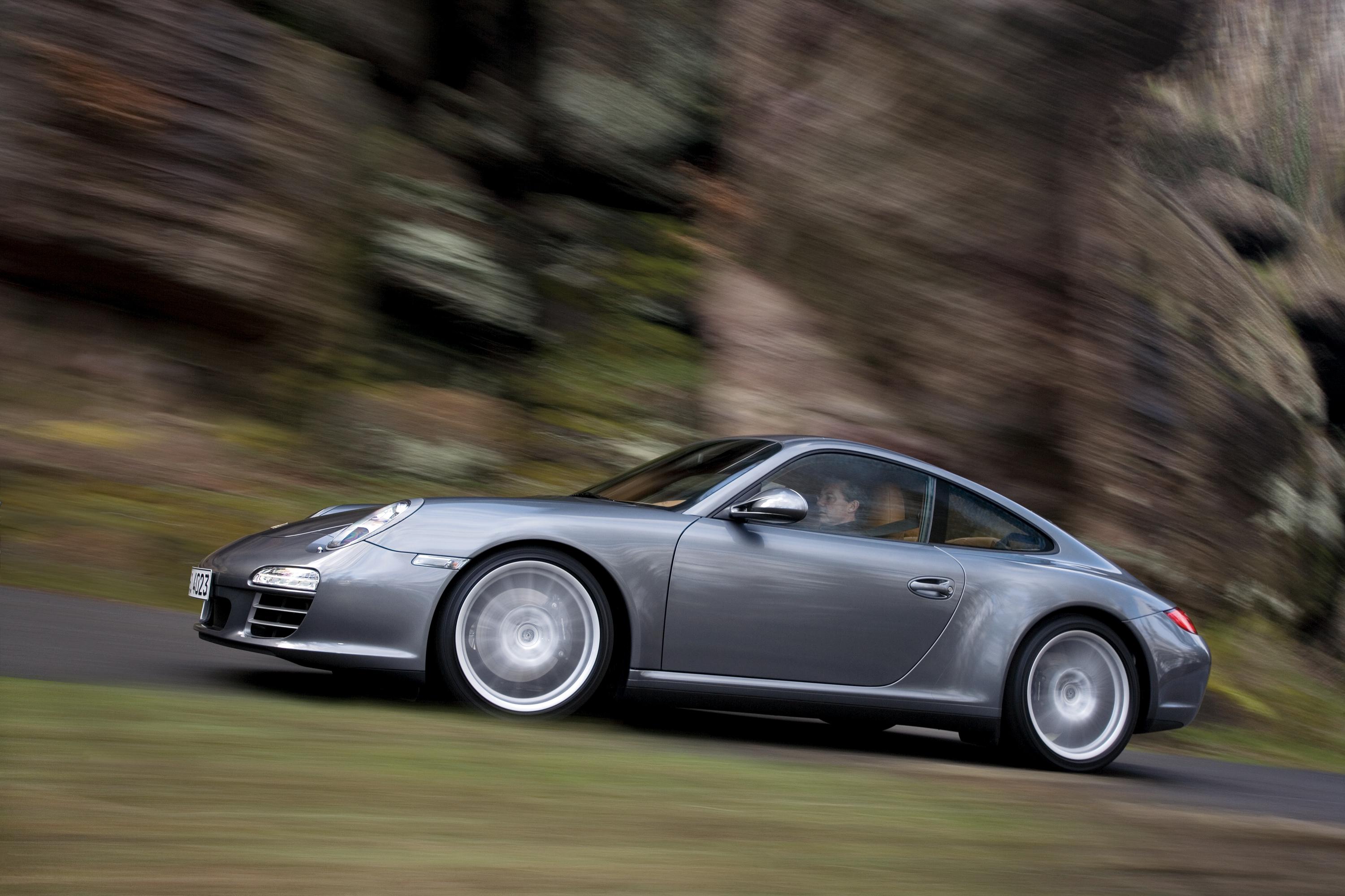 Porsche 911 Carrera 4 & Carrera 4S