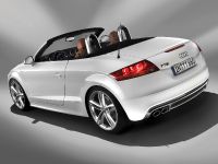 Audi TTS (2009) - picture 8 of 13