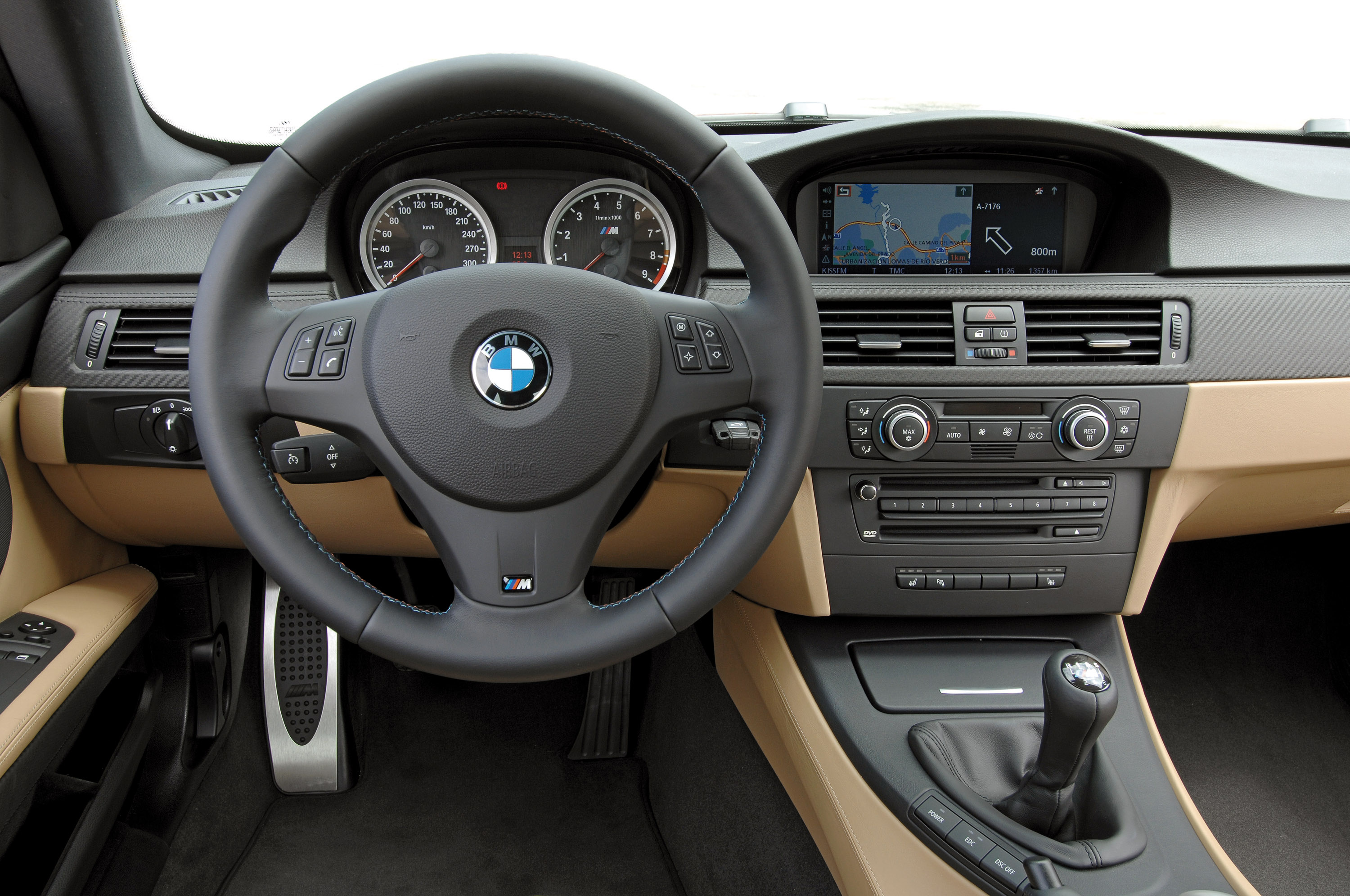 BMW m3 e92 2008. BMW e92 салон. БМВ 3 e90 салон.