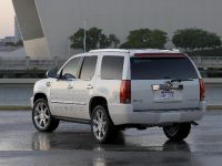 Cadillac Escalade Hybrid (2009) - picture 8 of 14
