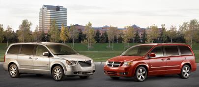 Dodge Grand Caravan 25th Anniversary Edition (2009) - picture 4 of 4