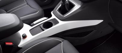 Ford Kuga (2009) - picture 4 of 8